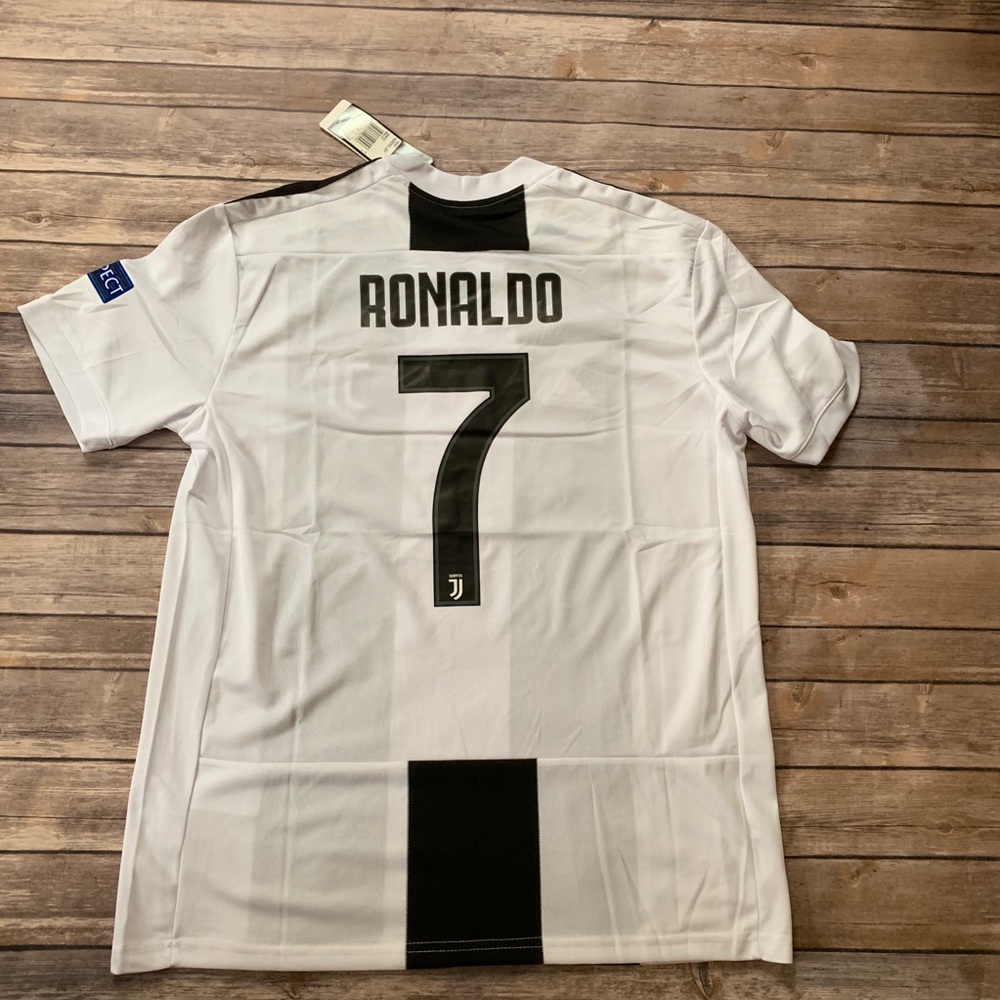 Juventus Ronaldo White Jersey - Picture 5 of 6